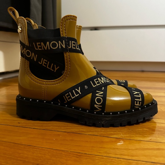 Lemon jelly short rain boots in size 38. - Picture 2 of 6